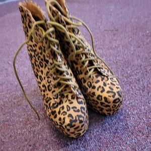 Leopard booties size 6.5